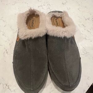 Taos Future Gray Fur-Lined clogs